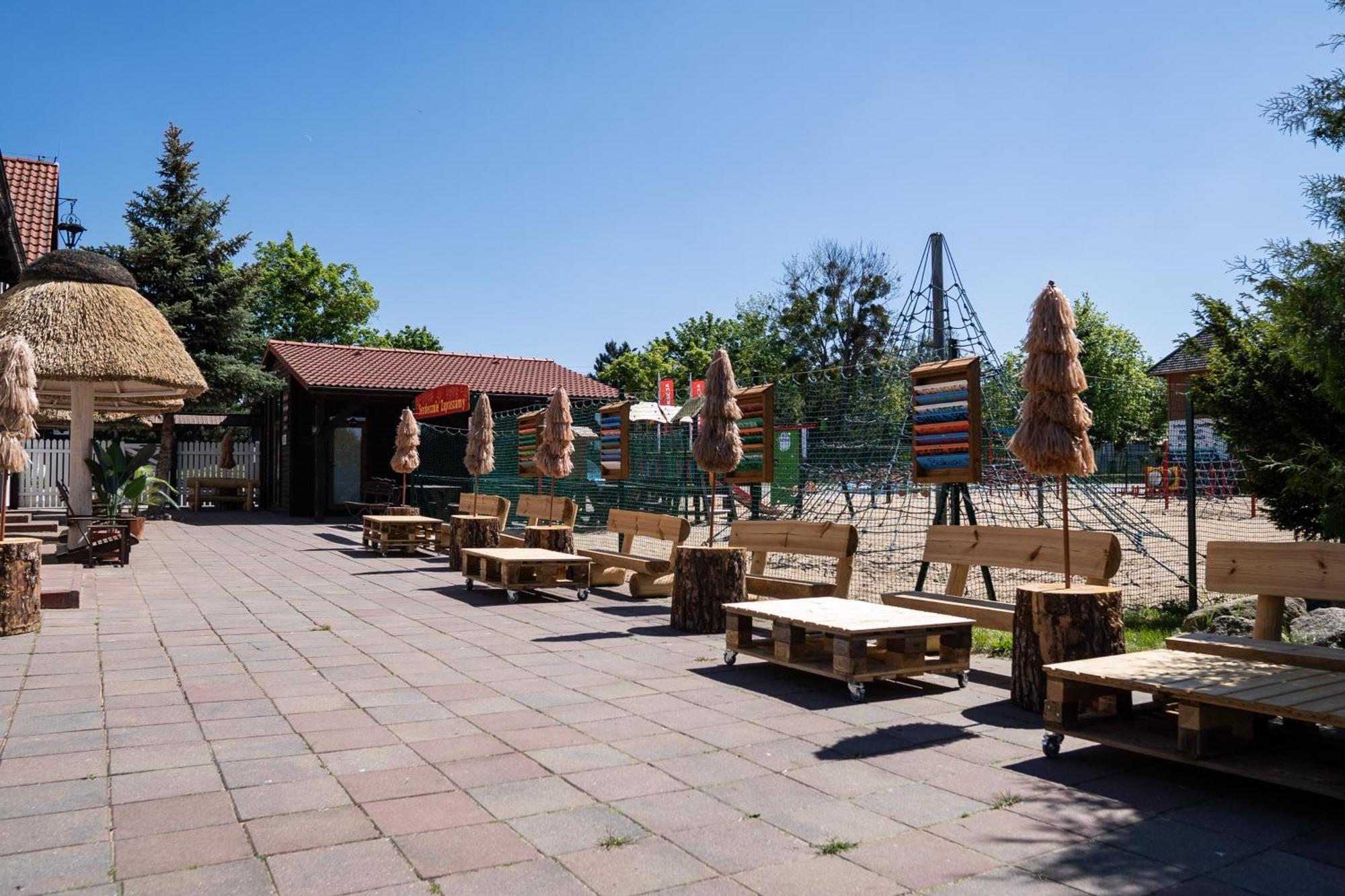Zajazd W Biskupinie Экстерьер фото